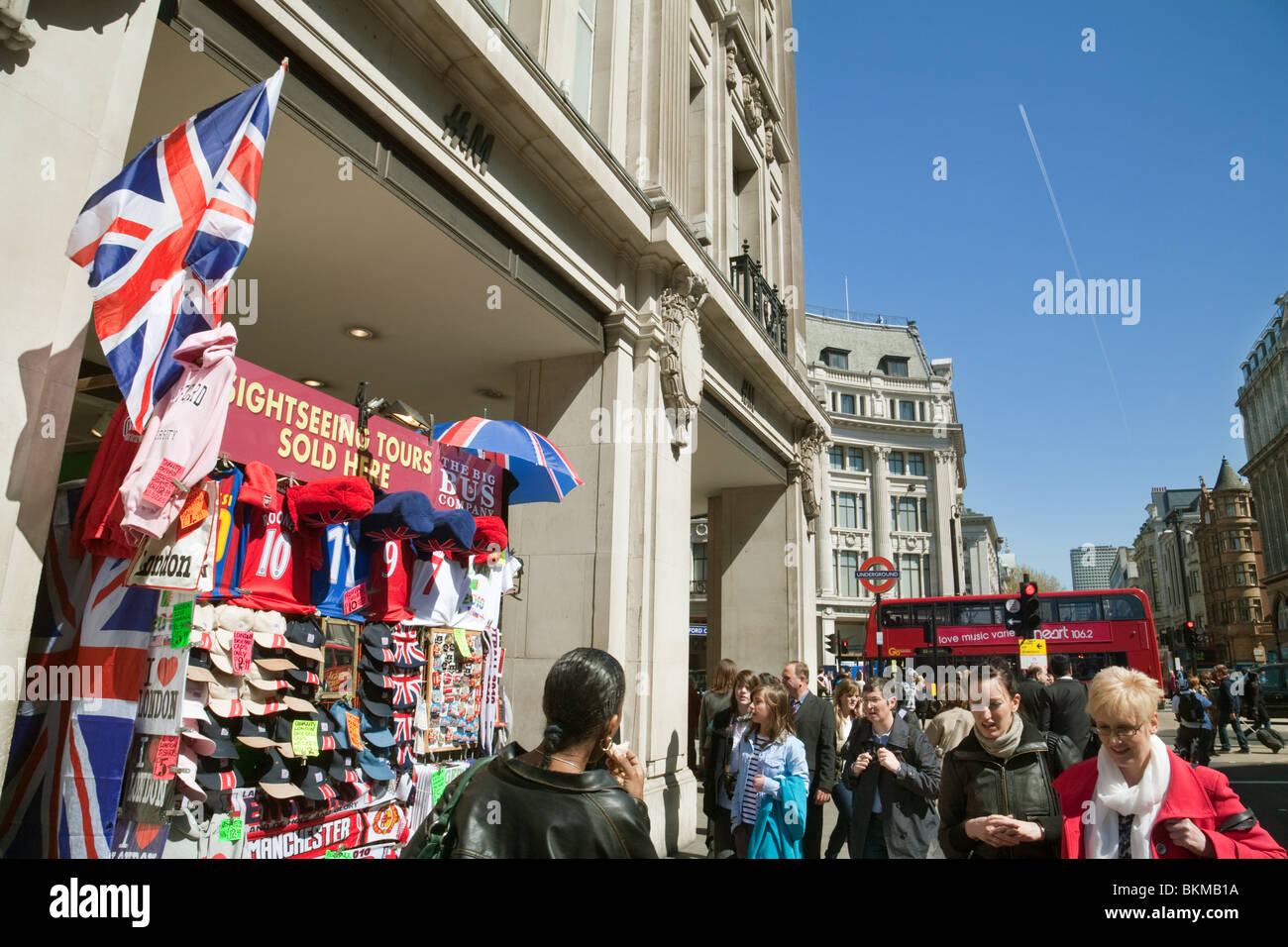 Scena su Oxford Street vicino a Oxford Circus, central London, Regno Unito Foto Stock
