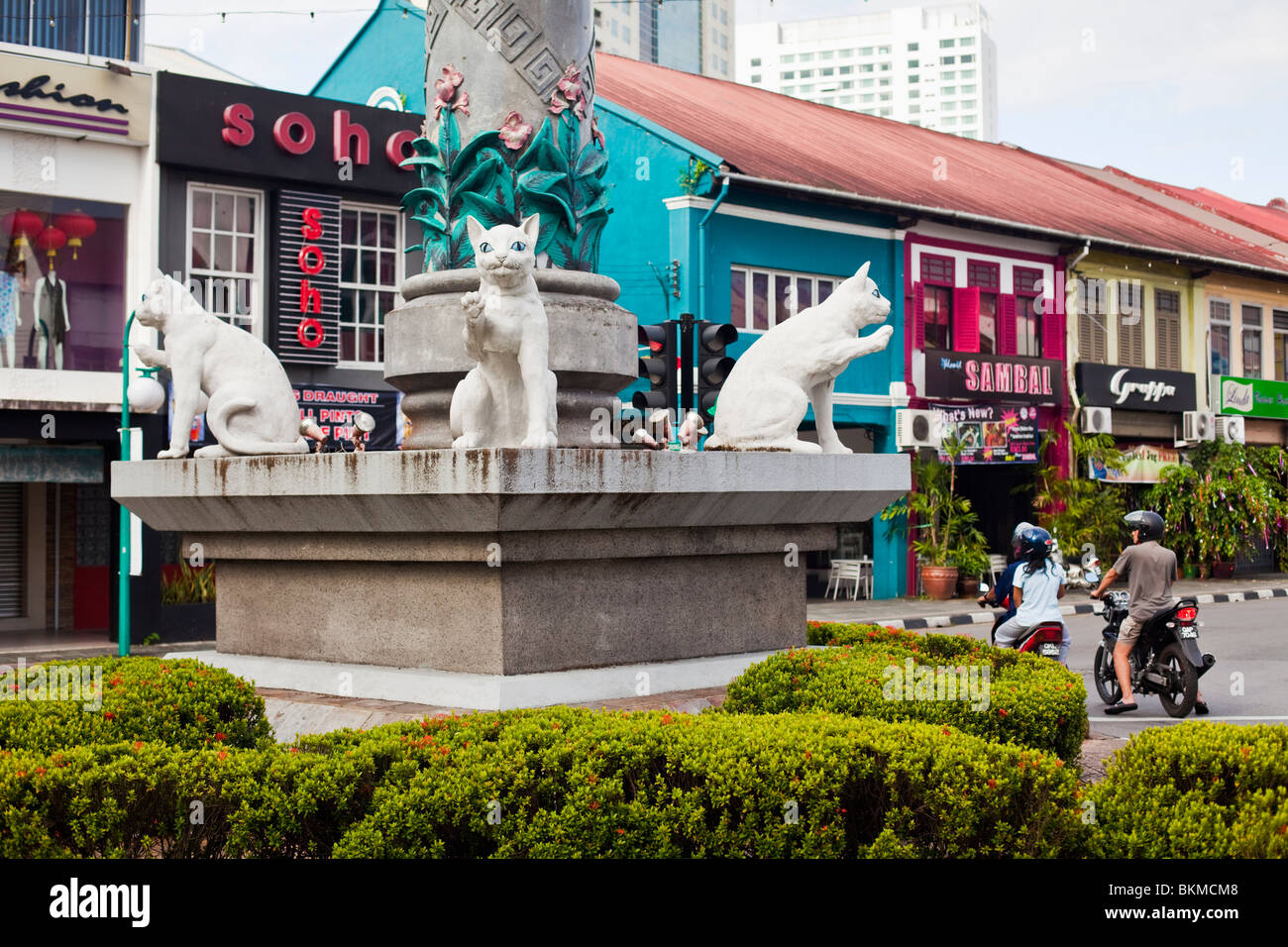 Gatti monumento rotonda sulla Jalan Padungan. Kuching, Sarawak, Borneo Malese. Foto Stock