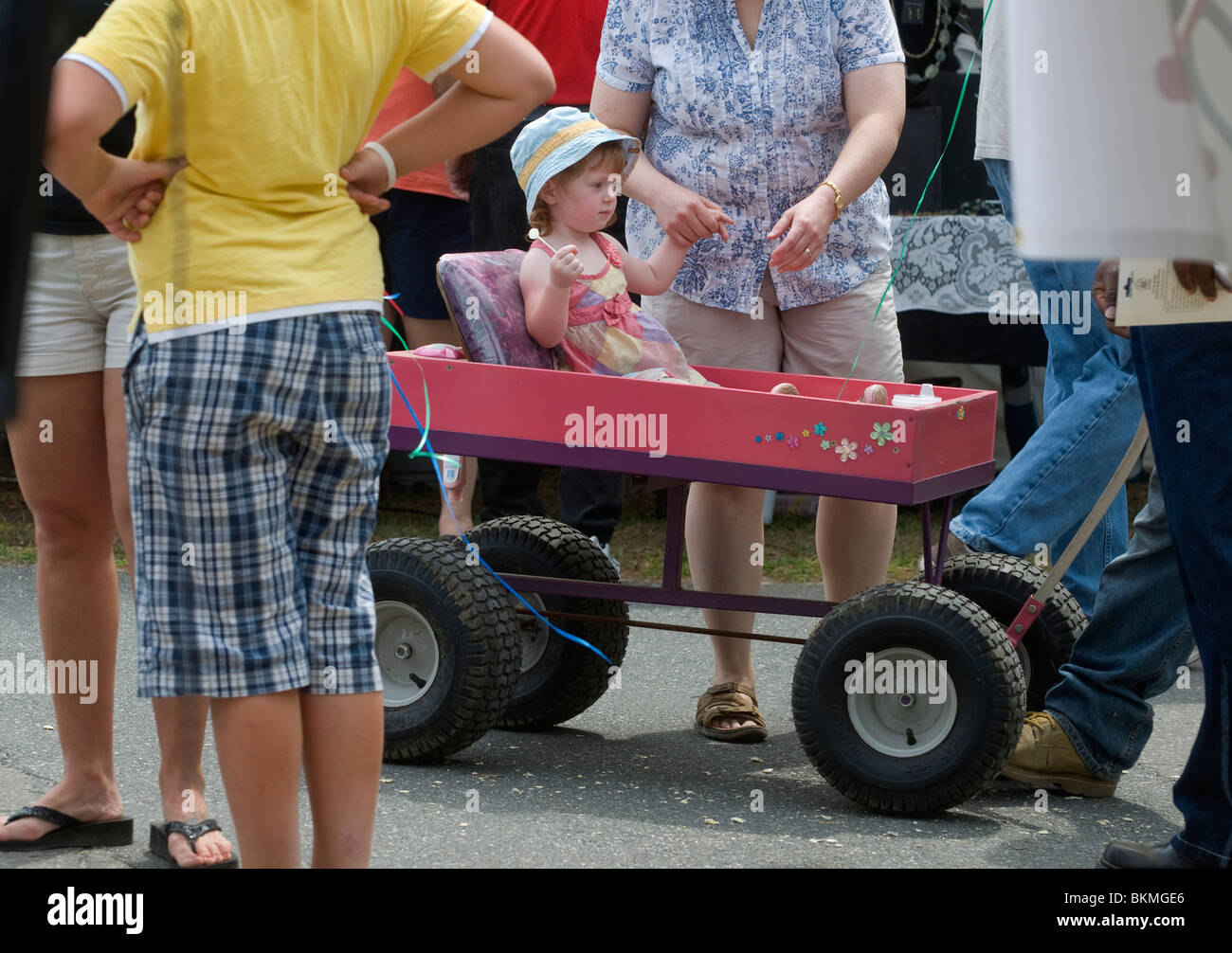 Giorni di Pioneer High Springs Florida bambino viene tirato lungo nel suo carro personalizzato Foto Stock