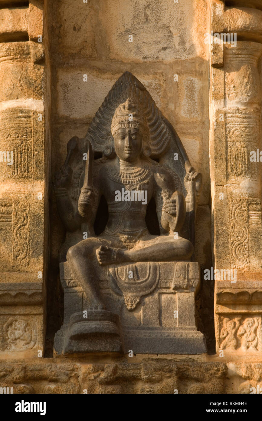 Dettagli di artwork e fregi presso il Tempio Airatesvara in Dharasuram, Kumbakonam, Tamil Nadu, India Foto Stock