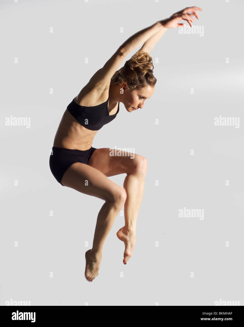 Giovane ballerina jumping Foto Stock