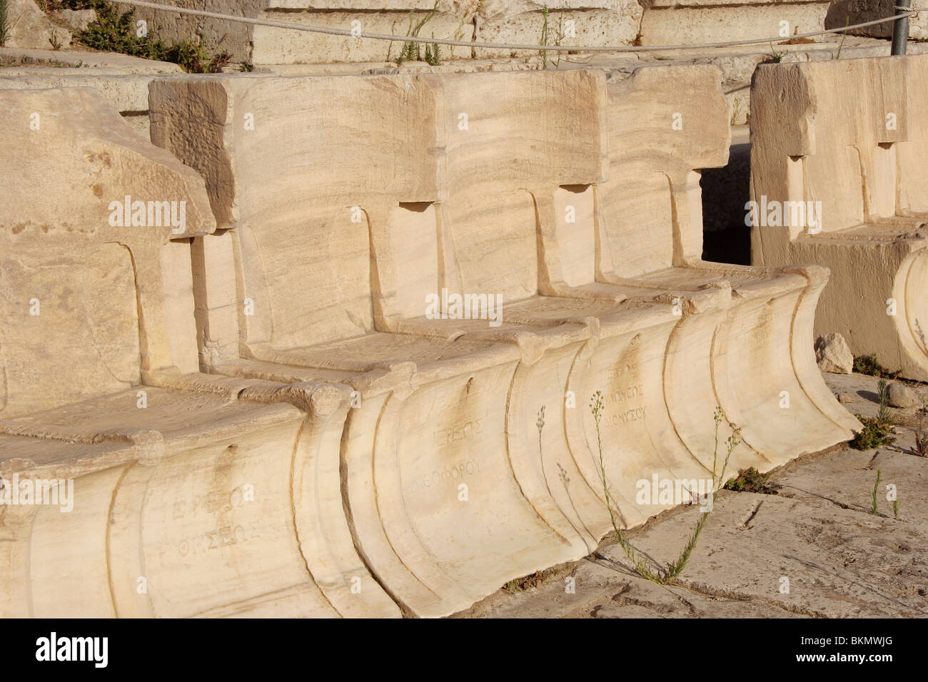 Il Teatro di Dioniso. ( V a.C.). Sedi d'onore. Atene. La Grecia. Foto Stock