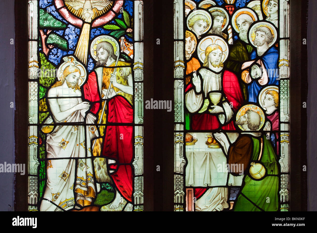 Le finestre di vetro macchiate in St Olaf's Chiesa in testa Wasdale nel Lake District inglese Foto Stock