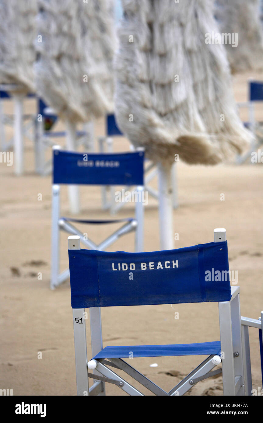 Sedie a sdraio e ombrelloni a Pescara,l'Abruzzo,Italia Foto Stock