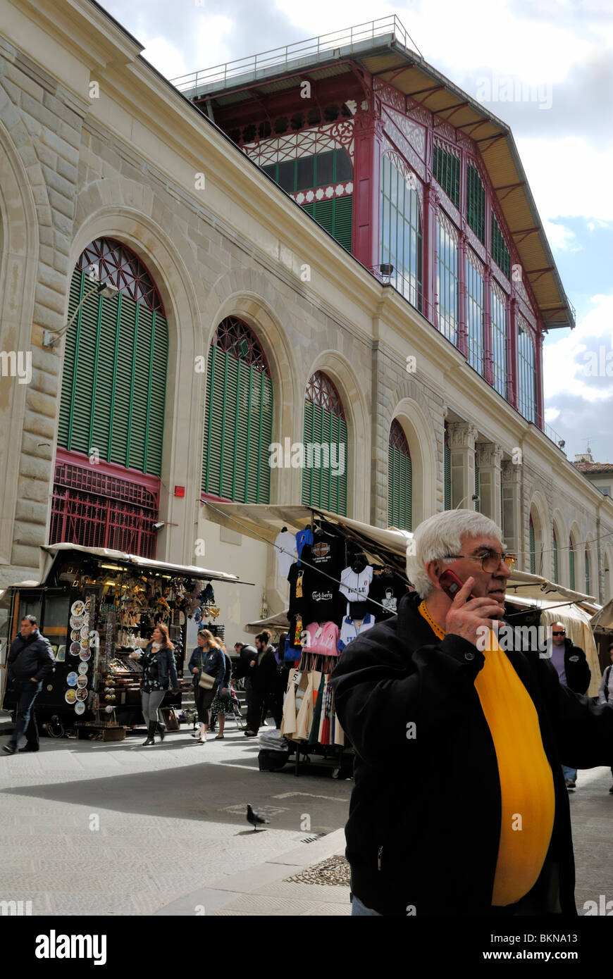 San Lorenzo street market e il Mercato Centrale sono una delle aree più trafficate in Firenze centro storico. Mercato Centrale Foto Stock