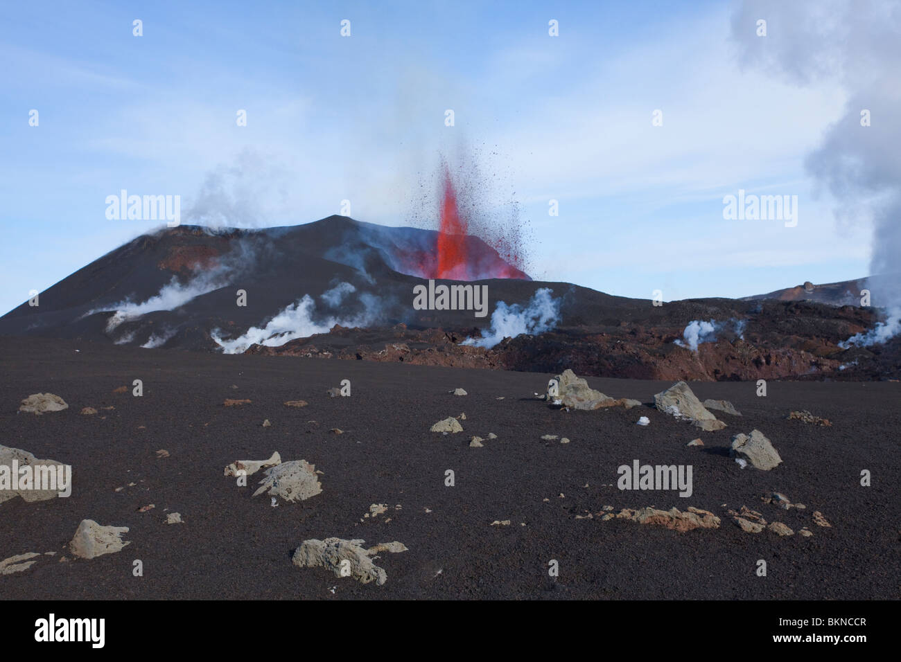 Fontane di lava durante la fase di inizio di Islanda Eyjafjallajökull eruzione vulcanica al crepuscolo Marzo 2010 Foto Stock