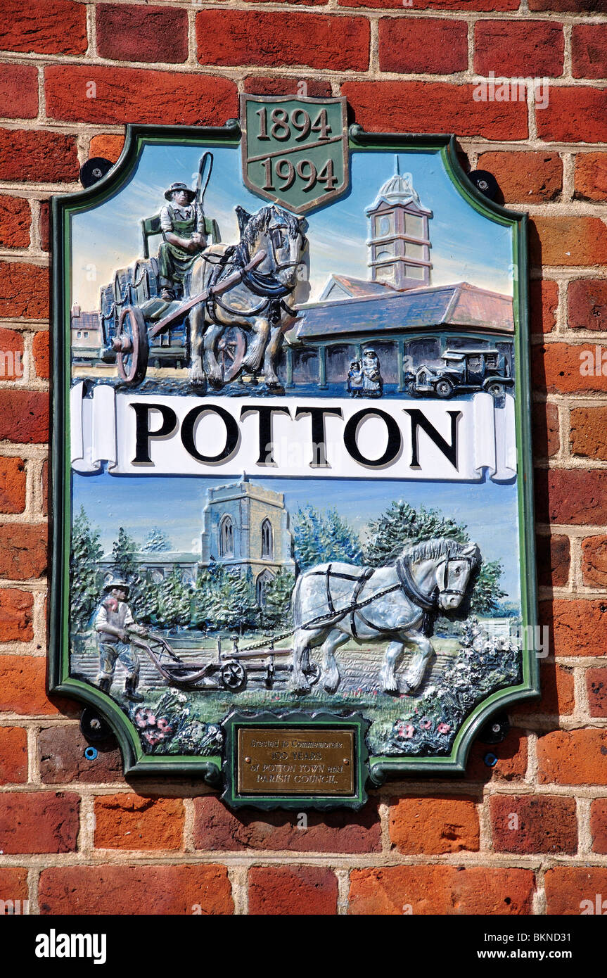 Segno della città, Piazza del Mercato, Potton, Bedfordshire, England, Regno Unito Foto Stock