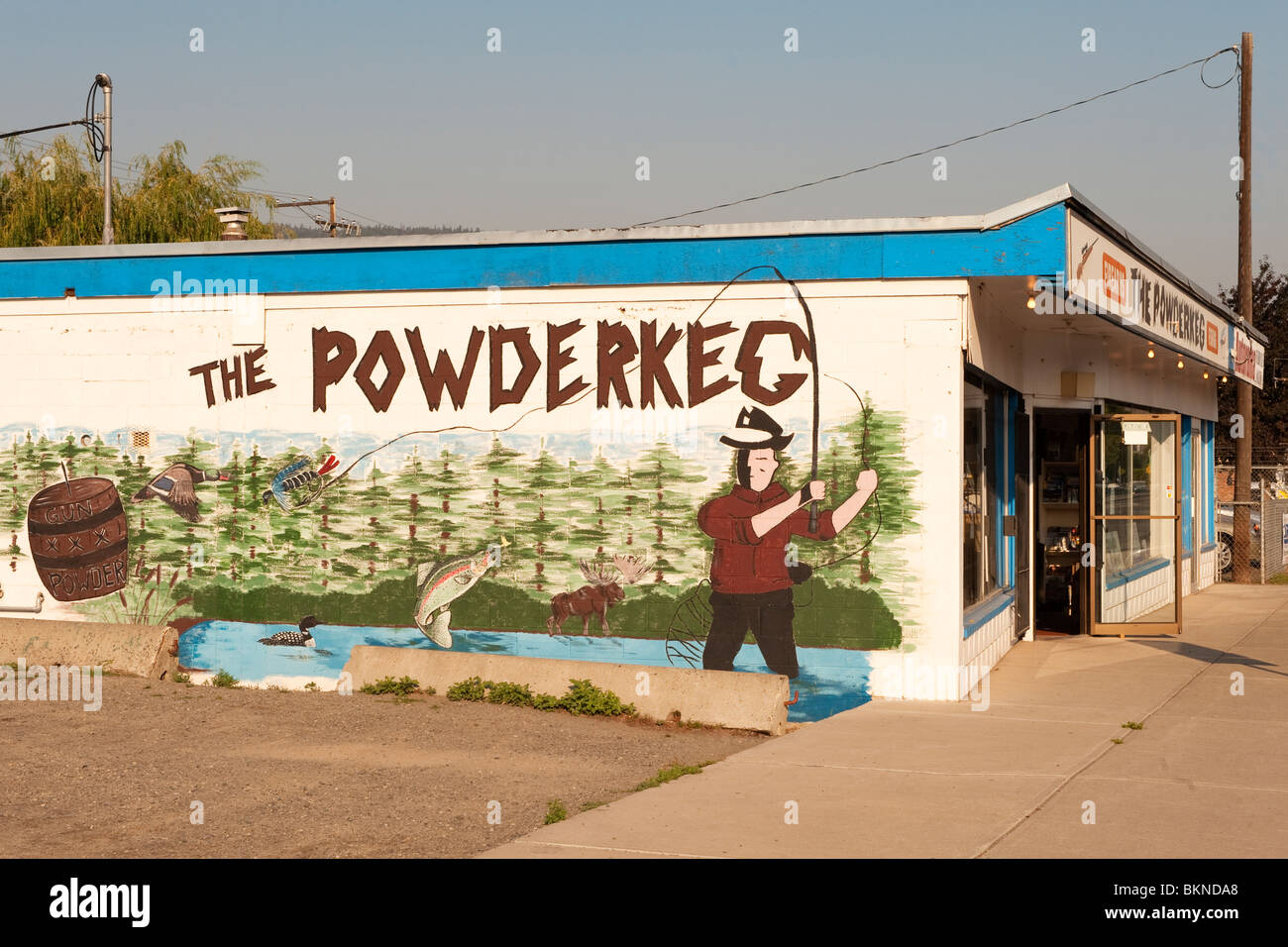 'L'Powderkeg' armi e pesca negozio di alimentazione in Merritt, BC, Canada Foto Stock
