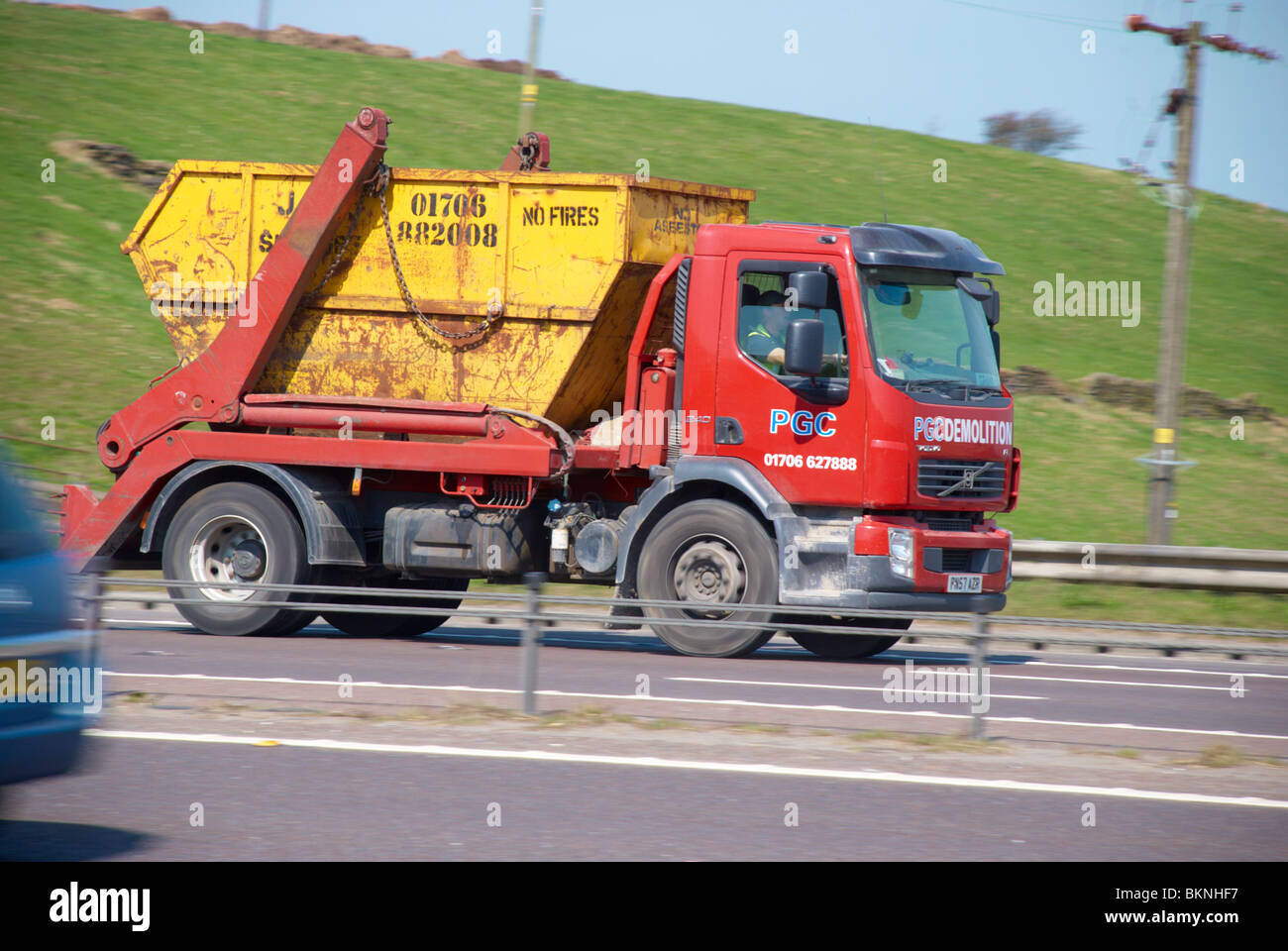 Saltare camion sull'autostrada M62. Foto Stock