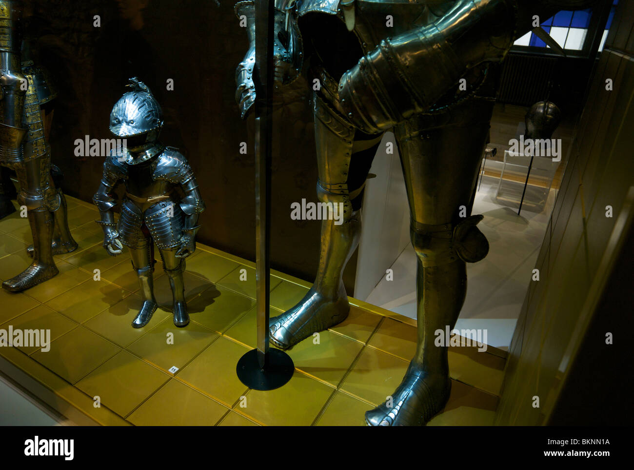 Una minuscola armatura sul display presso la Torre di Londra armouries Foto Stock