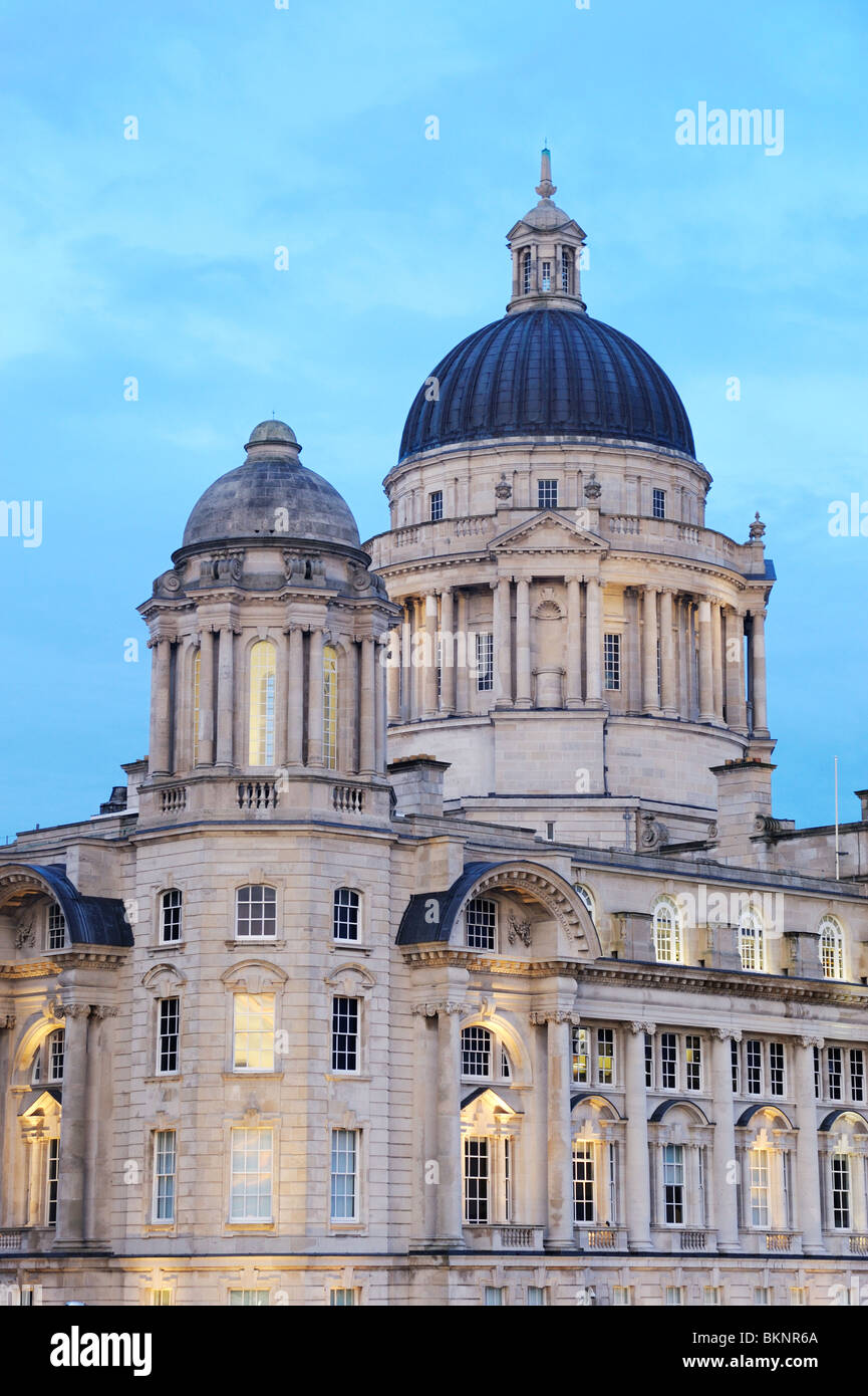 Porto di Liverpool è un edificio a Il Grade ii Listed è un edificio situato a Pier Head su di Liverpool waterfront. Foto Stock