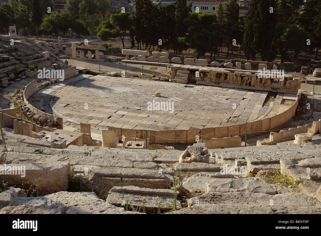 Arte greche. Il Teatro di Dioniso. Costruito al piede dell'Acropoli.( V a.C.). Atene. La Grecia. L'Europa. Foto Stock