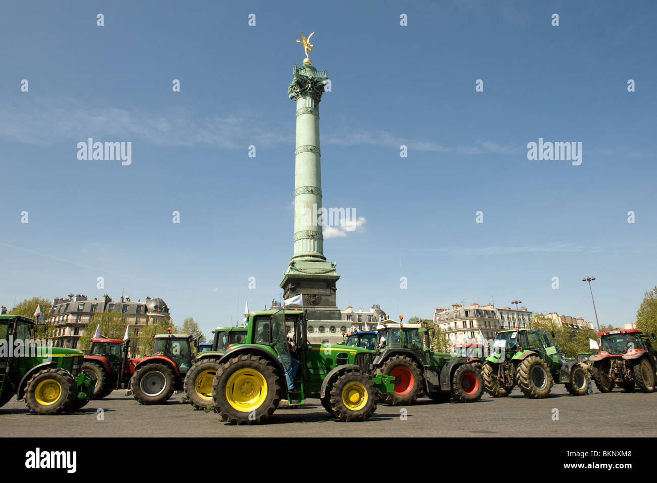 I trattori a place de la Bastille a Parigi Foto Stock