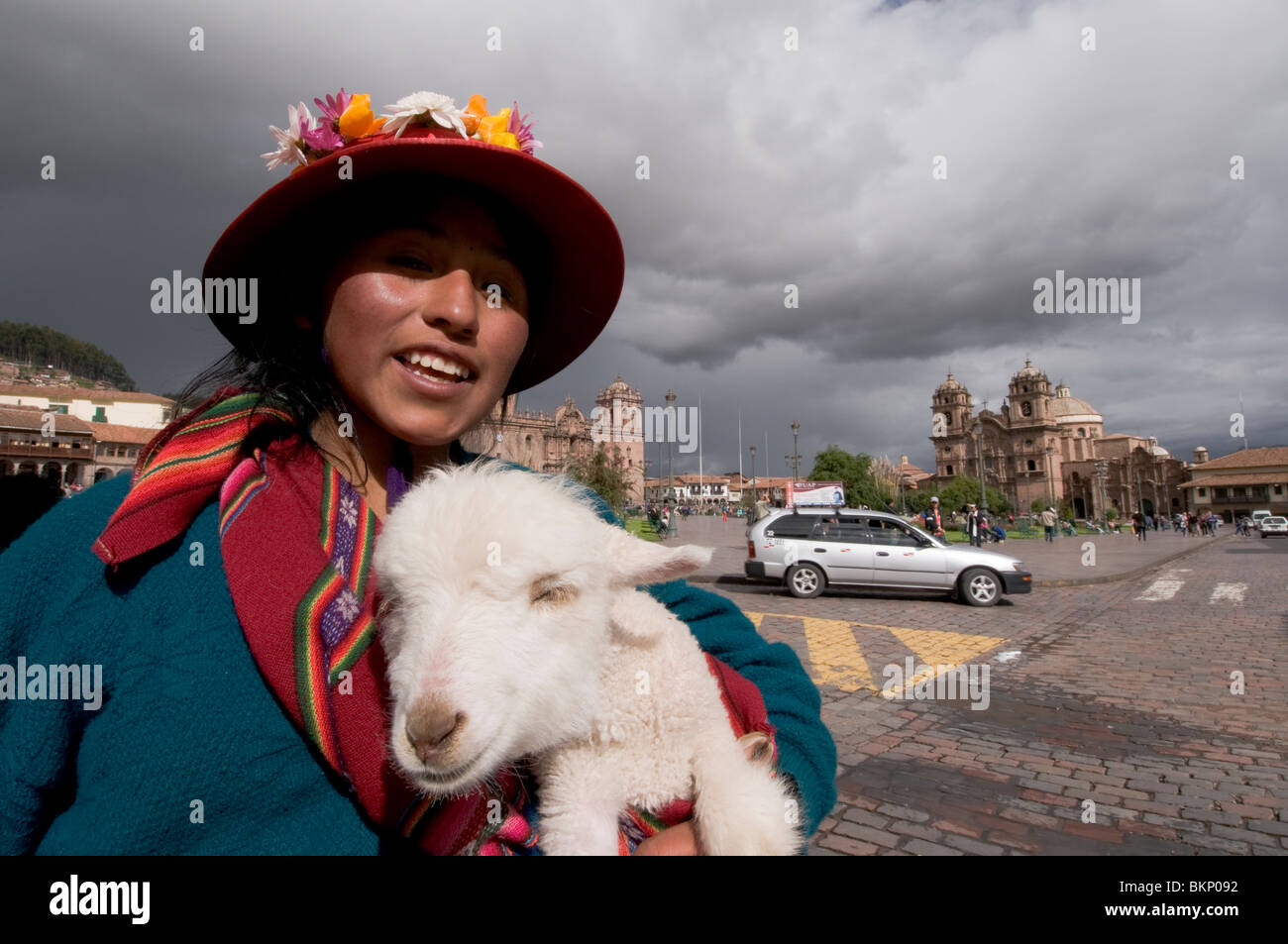 Donna in abito tradizionale, Cuzco, Perù Foto Stock