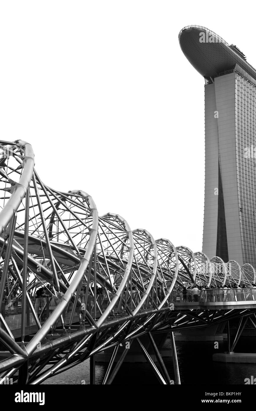 Singapore, Marina Bay. Ponte di elica e Marina Bay Sands. Foto Stock