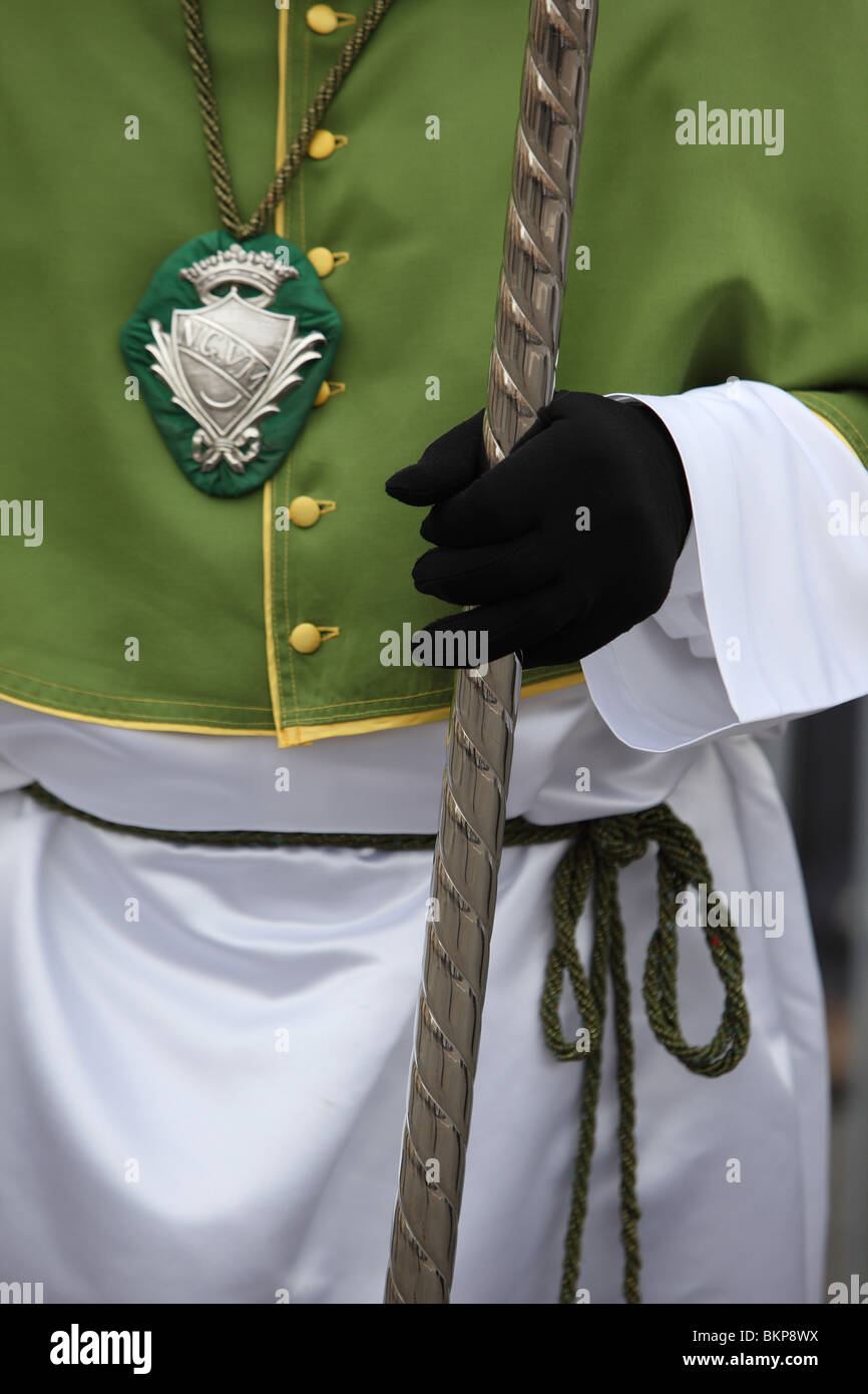 Un dettaglio di una confraternita di membri abito cerimoniale durante la Domenica di Pasqua celebrazioni a Sulmona, Abruzzo, Italia Foto Stock