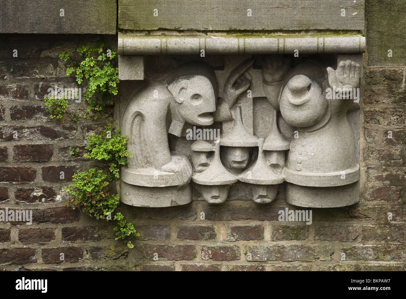 Muurvarens aan grachtwand. Felci sulle pareti di pietra .Ruben Smit Digital Image Archive Foto Stock