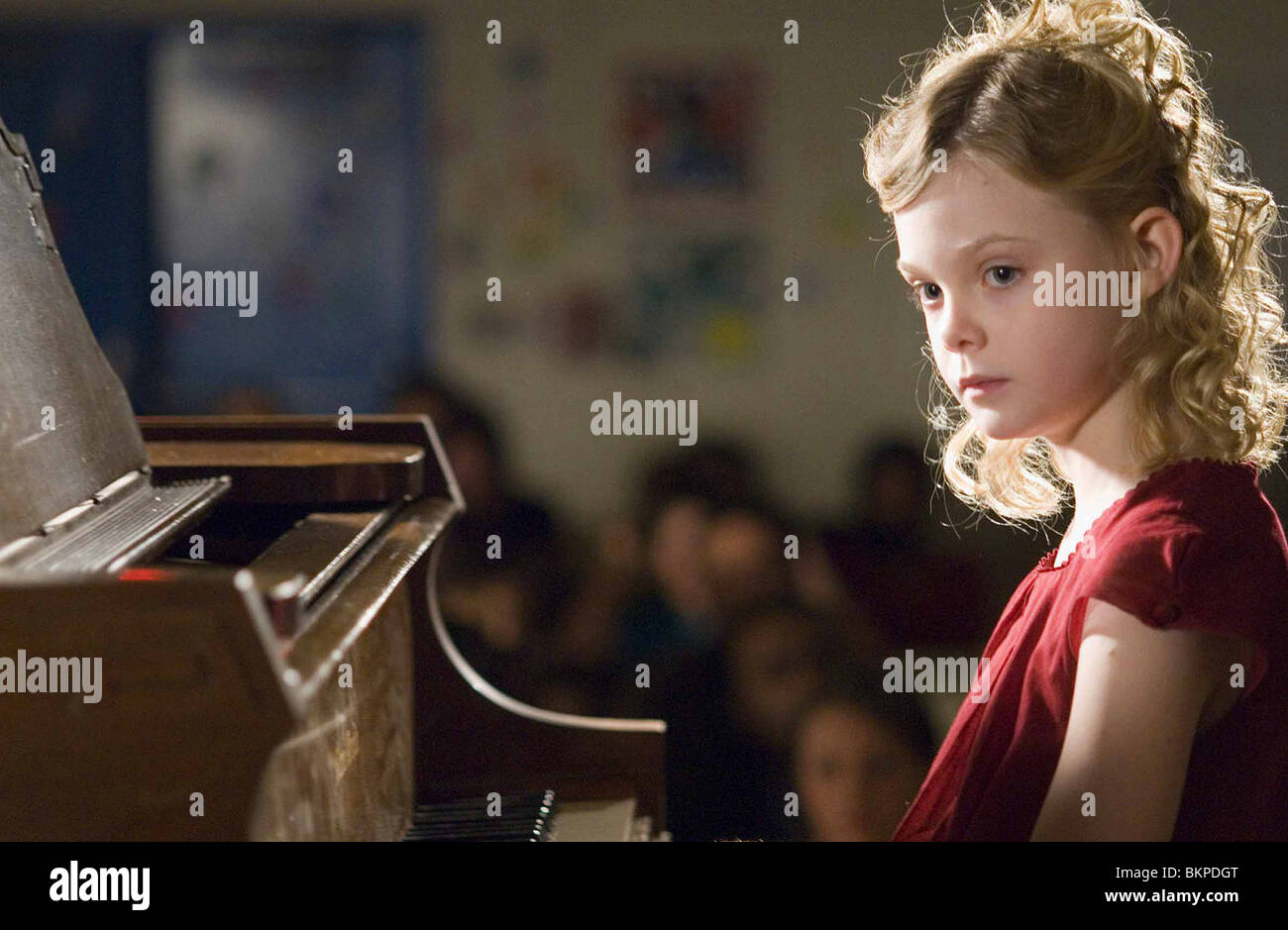 RESERVATION ROAD (2007) ELLE FANNING TERRY GEORGE (DIR) RESR 004 Foto Stock