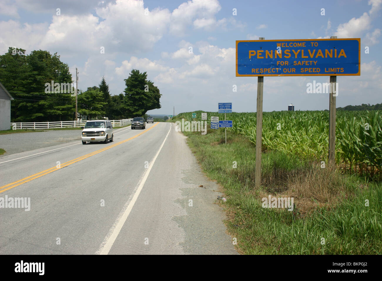 Benvenuti in Pennsylvania - una strada rurale nello stato. Foto Stock