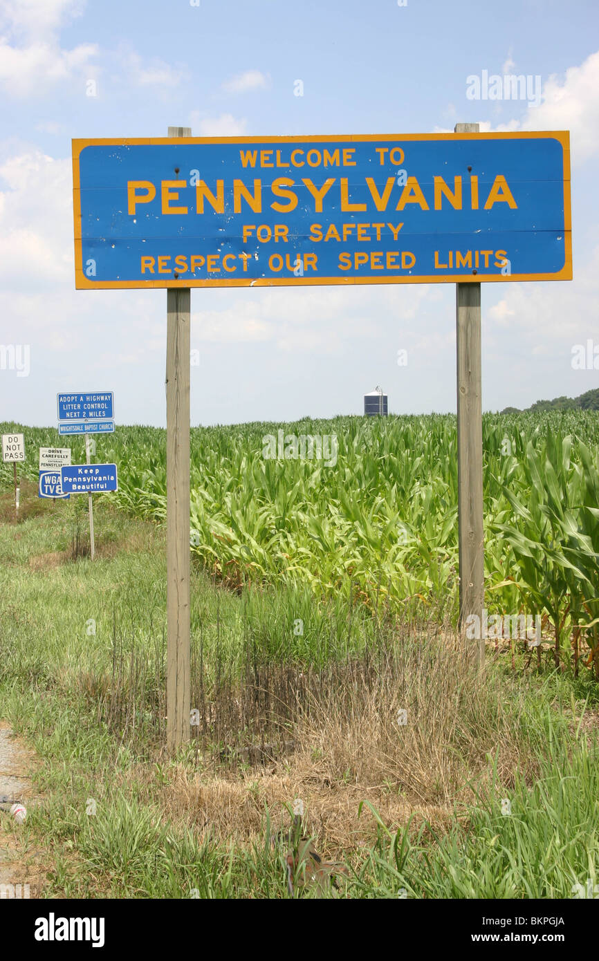 Benvenuti in Pennsylvania - una strada rurale nello stato. Foto Stock