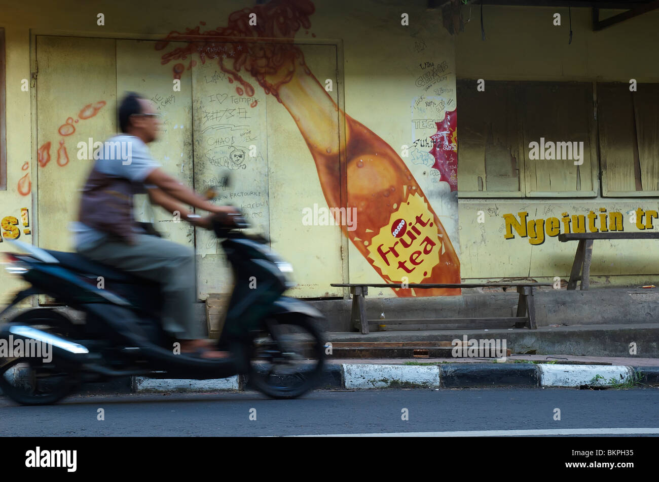 Equitazione scooter a Bali Foto Stock