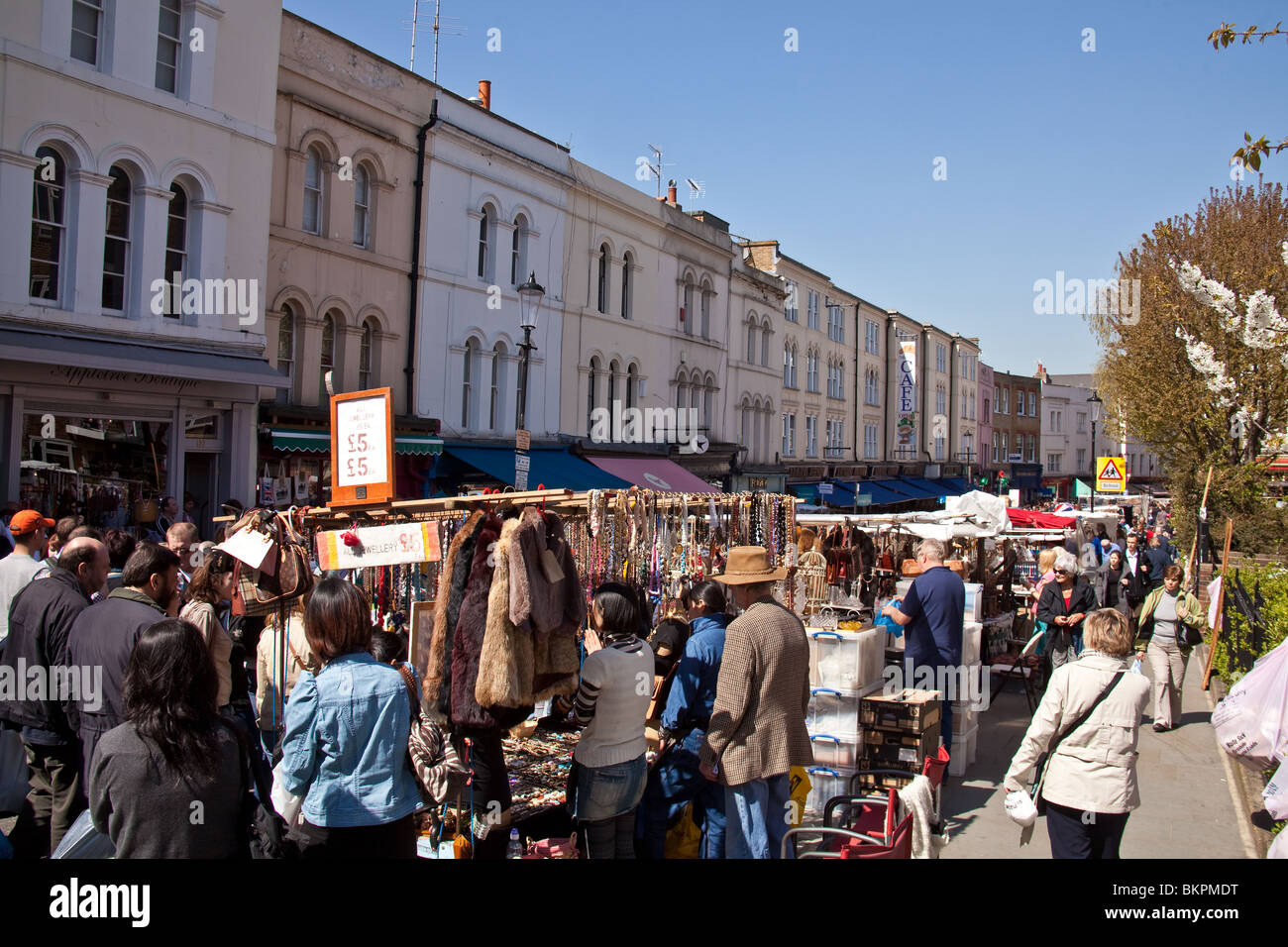 Mercato di Portobello Road a Londra, Inghilterra. Foto Stock