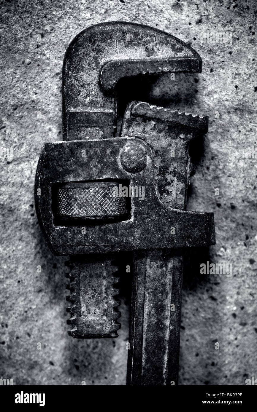 Una chiave a tubo (chiave) fotografato su un pavimento in calcestruzzo Foto Stock