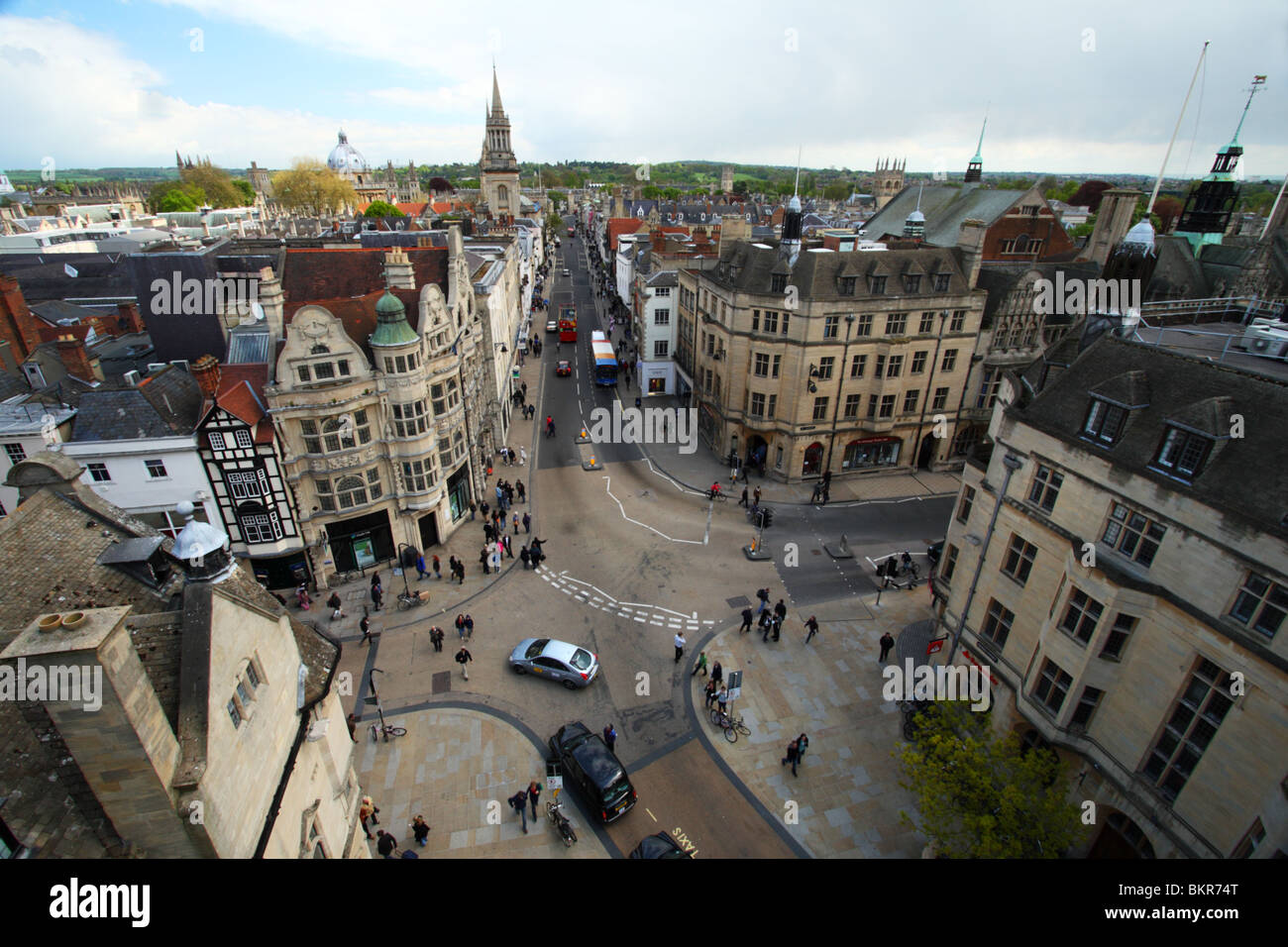 Vista del centro di Oxford dalla torre Carfax, St Martin's Church, Oxford, Oxfordshire, Regno Unito Foto Stock