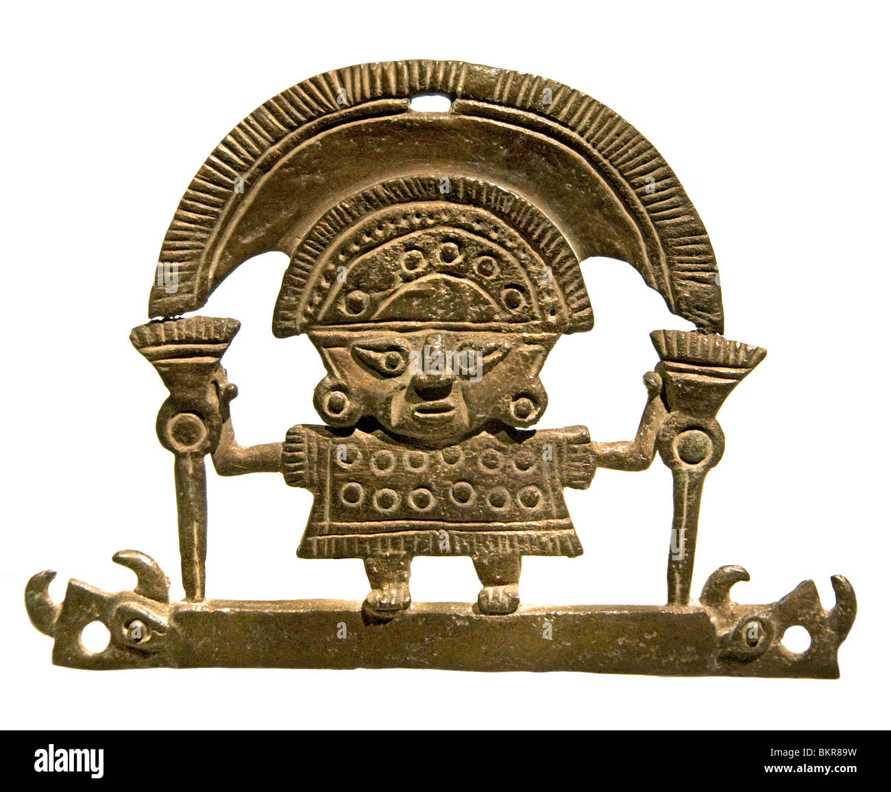 Lambayeque 1150 1450 Perù dio peruviano El Cobre pettorali rappresentazione pendente della divinità Foto Stock