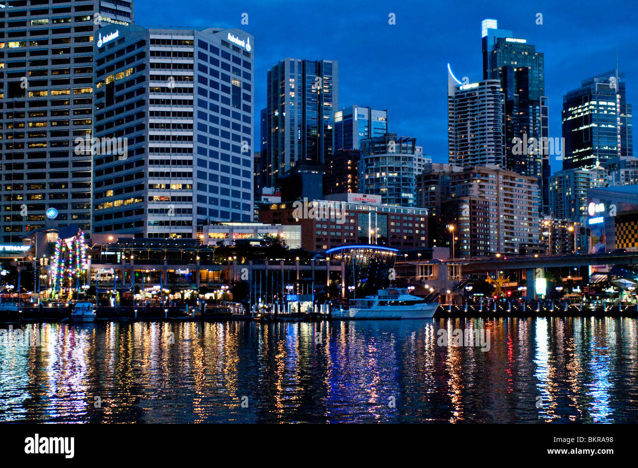 Il Cockle Bay e il CBD di edifici al tramonto, il Porto di Darling, Sydney, Australia Foto Stock