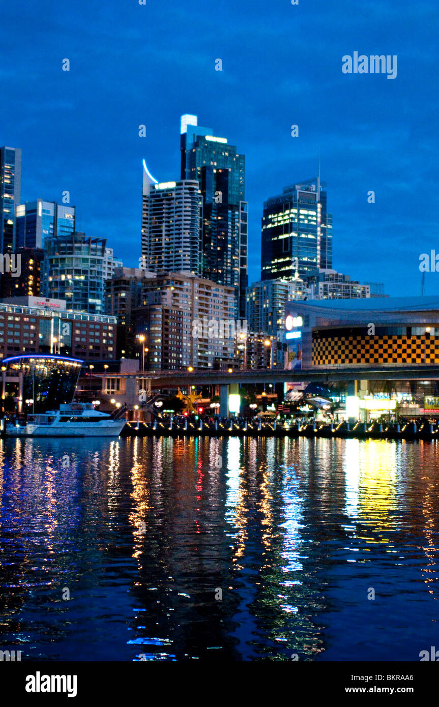 Il Cockle Bay e il CBD di edifici al tramonto, il Porto di Darling, Sydney, Australia Foto Stock