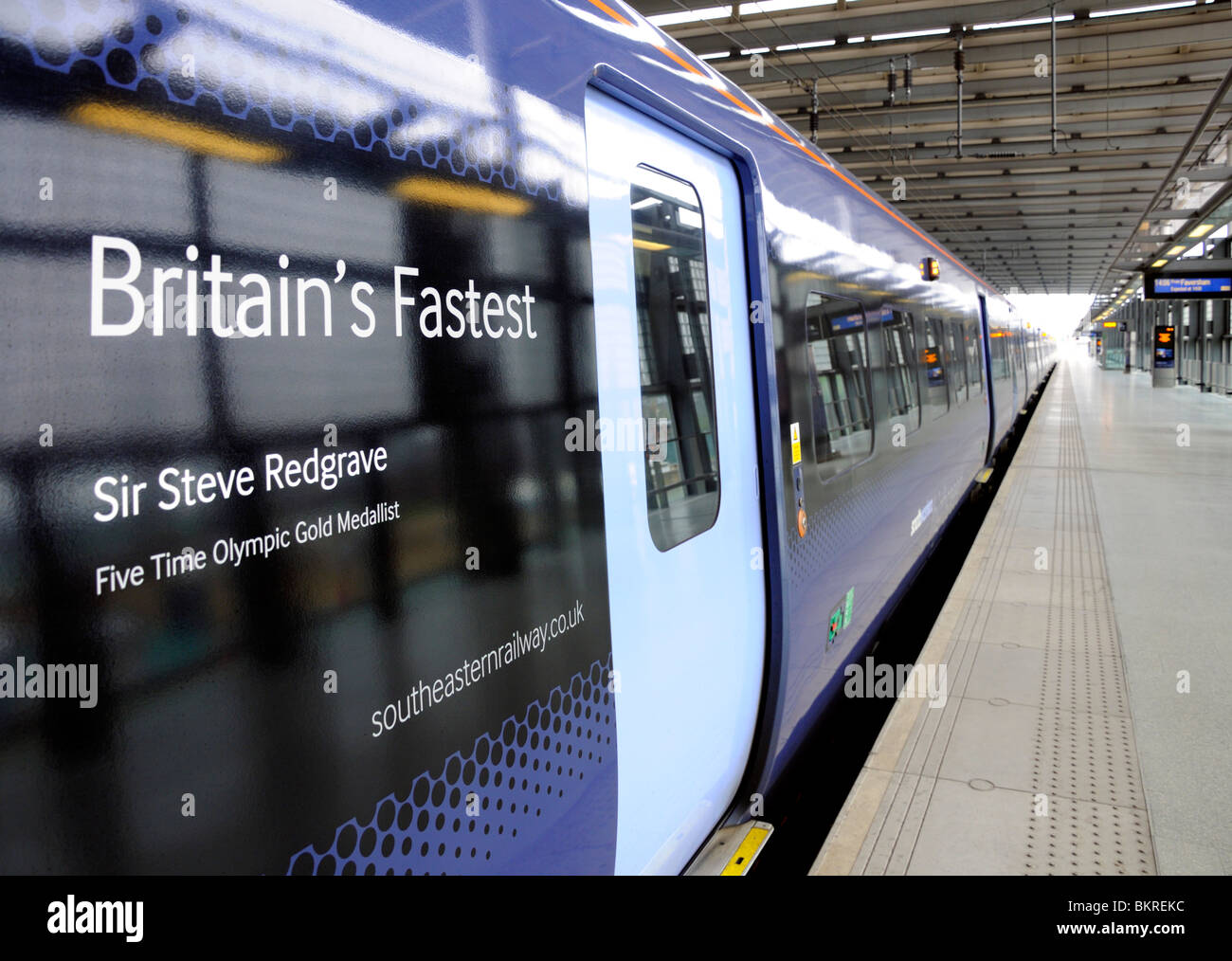 Londra, Inghilterra, Regno Unito. La stazione di St Pancras. Southeastern North Kent i treni ad alta velocità. 'Sir Steve Redgrave' Foto Stock