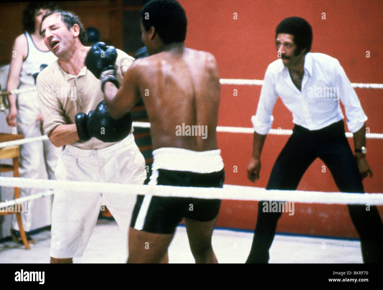 L'umidità ascendente (1980) e Derek Griffiths, LEONARD ROSSITER JOSEPH MCGRATH (DIR) 007 Foto Stock