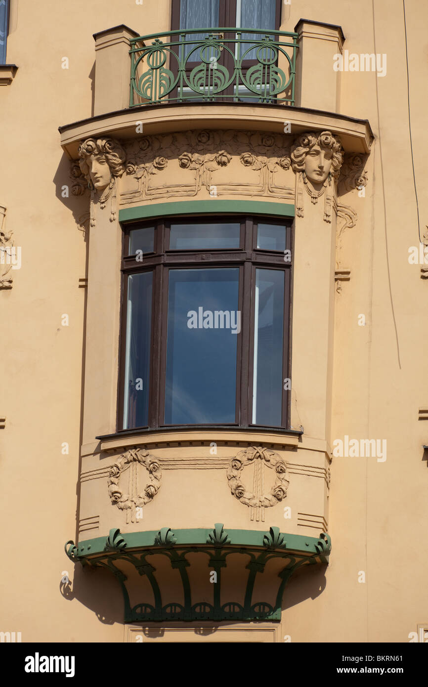 Dettaglio della finestra, art nouveau blocco di appartamenti, 11 Namesti Maxima Gorekho, Maxim Gorkhy Place, Praga, Repubblica Ceca Foto Stock