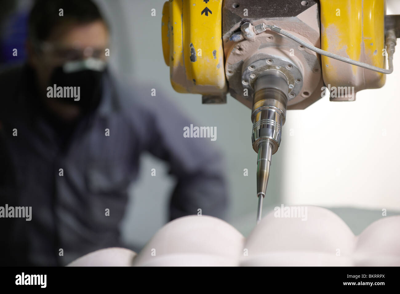 Controllo lavoratore un multi asse macchina fresatrice Foto Stock
