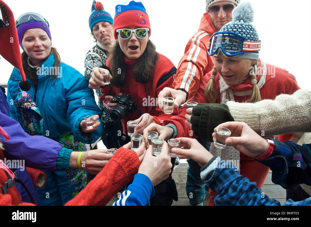 La Slovacchia, Jasna, gruppo di istruttori vestito fino agli anni ottanta per celebrare la fine della stagione Foto Stock