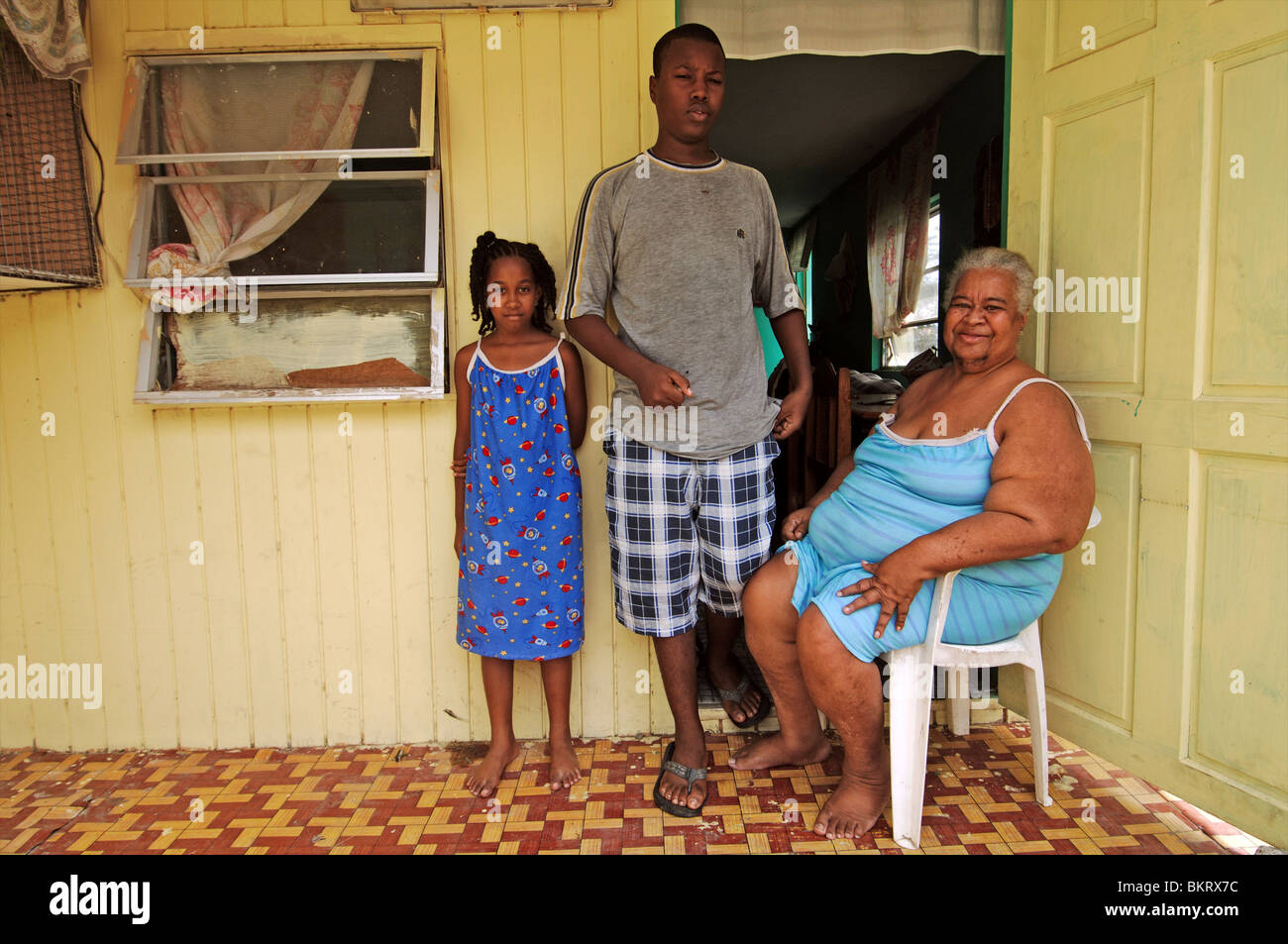 Curacao, Otrobanda, famiglie vivono in piccole case di fortuna Foto Stock