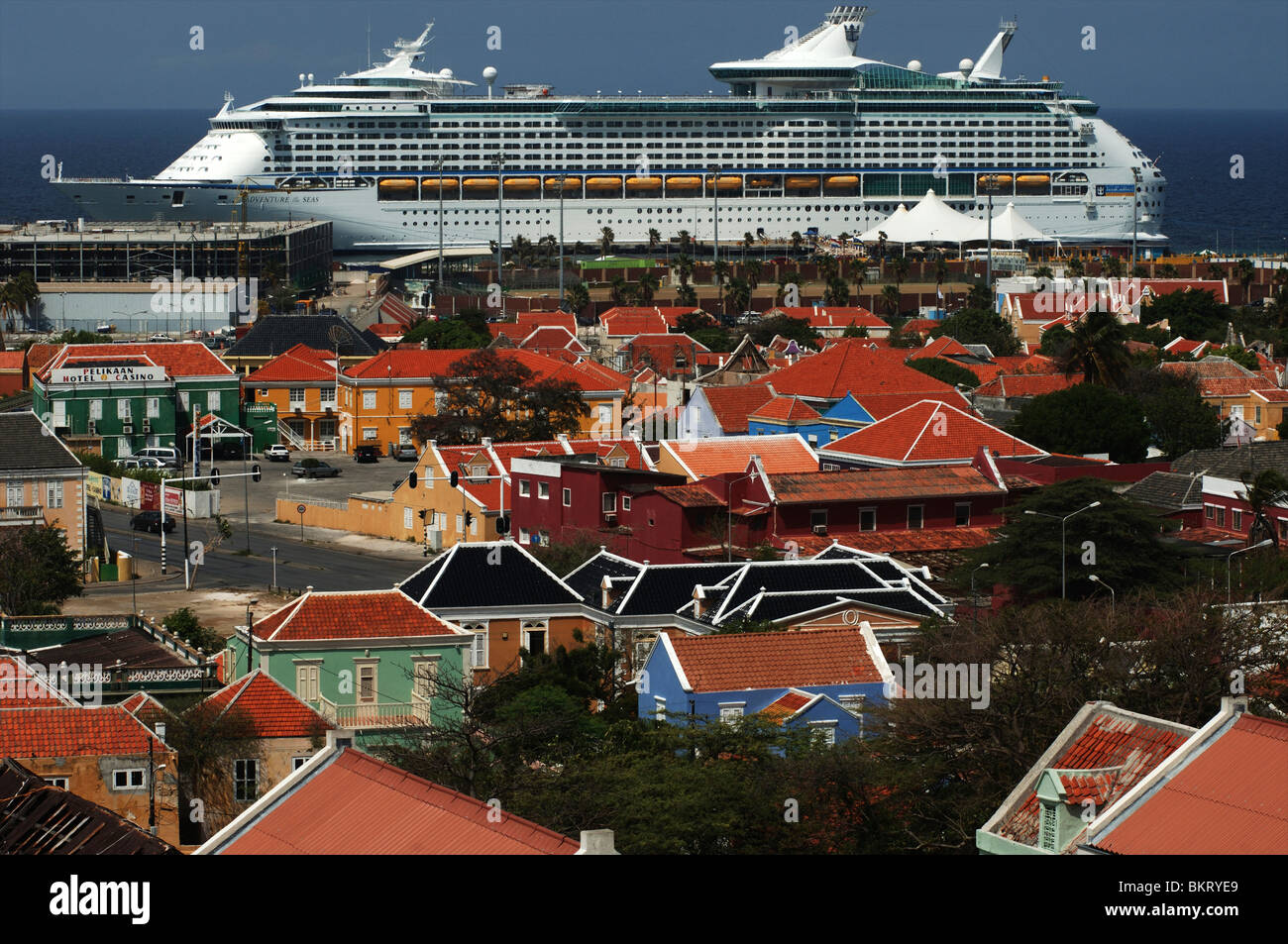 Curacao Willemstad, cruiseship attraccata a Otrobanda Foto Stock