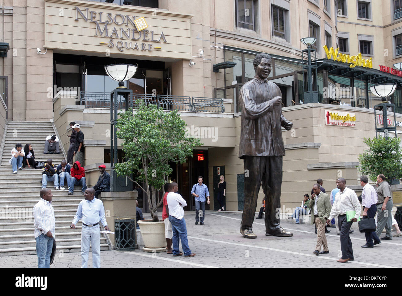 Statua di Nelson Mandela a Nelson Mandela Square, Sandton City, Johannesburg, Sud Africa Foto Stock