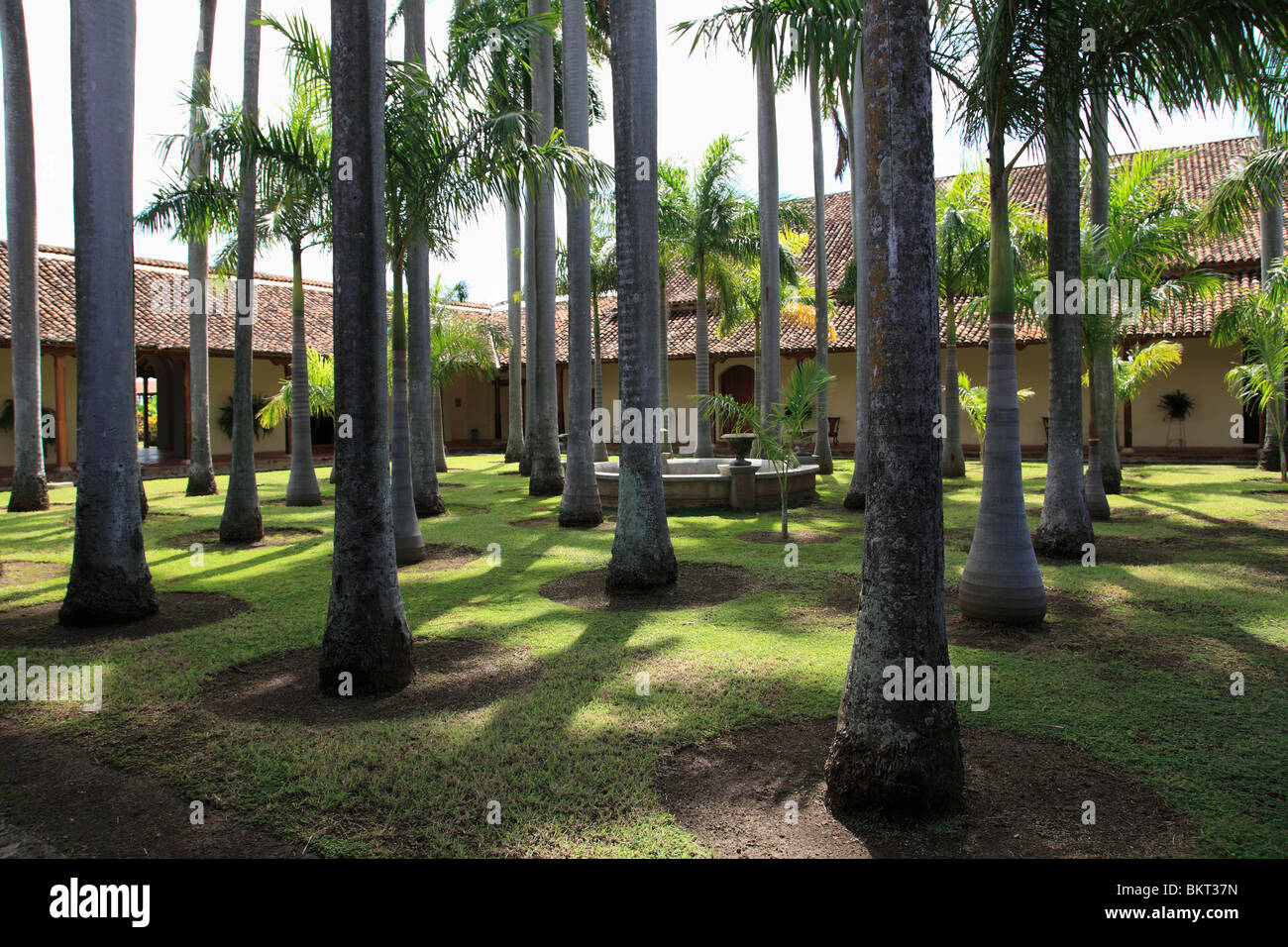 Il cortile del Convento y Museo San Francisco, Iglesia San Francisco, Granada, Nicaragua america centrale Foto Stock