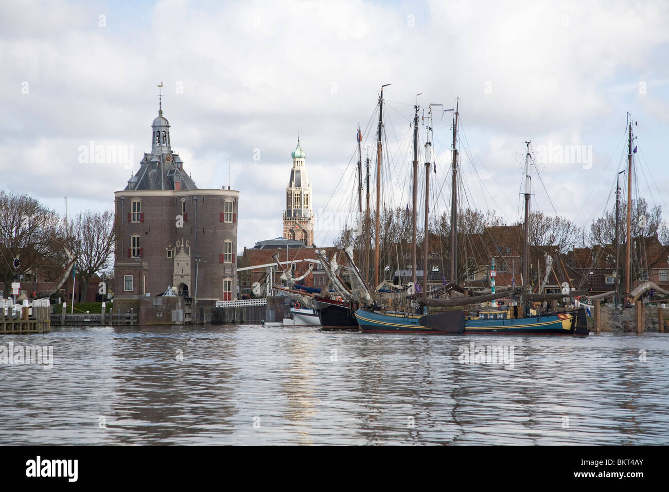 Enkhuizen, Paesi Bassi vista dall'acqua Foto Stock