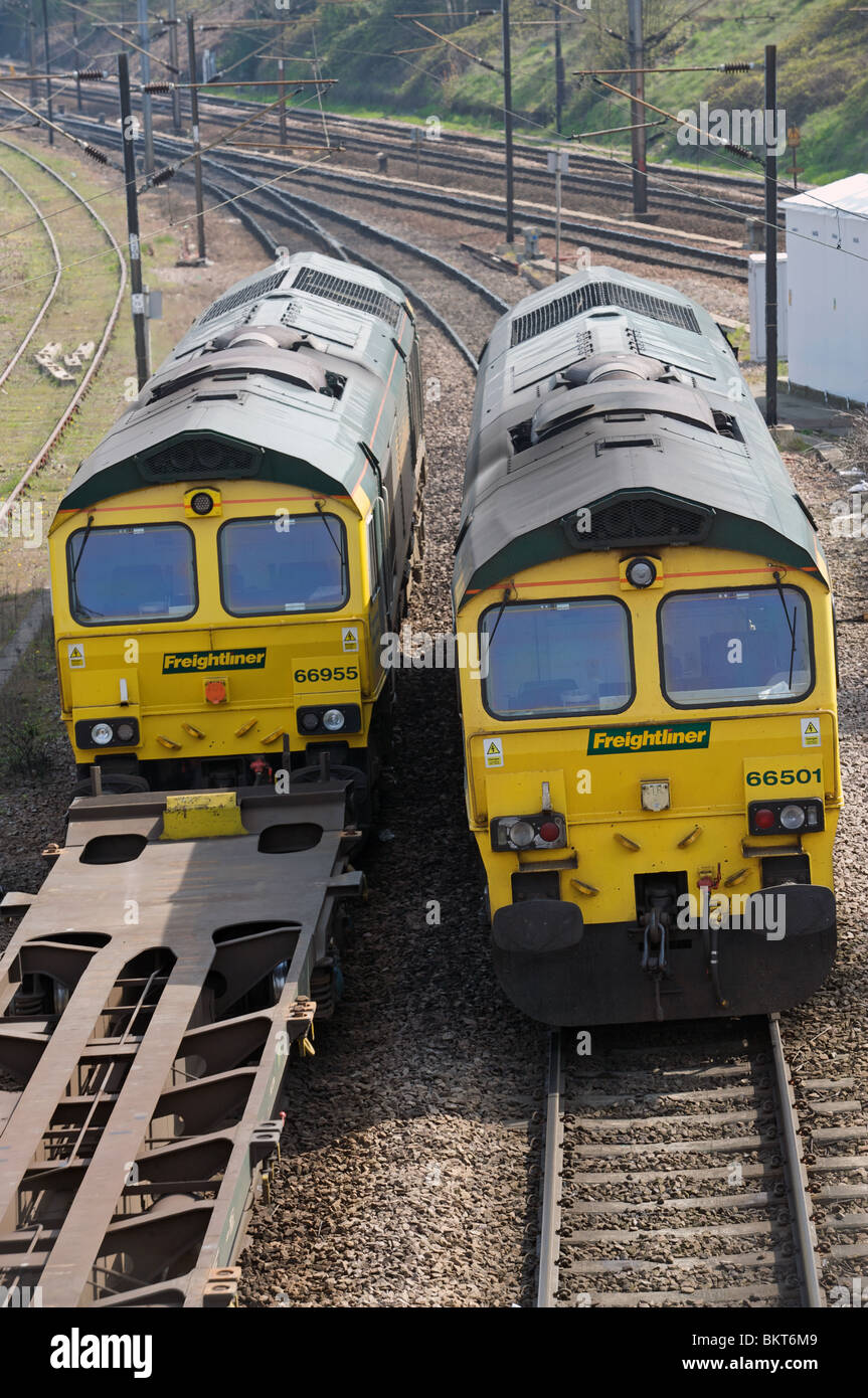 Freightliner classe 66 locomotive diesel sul passaggio di un loop, East Suffolk junction, Ipswich, Regno Unito. Foto Stock