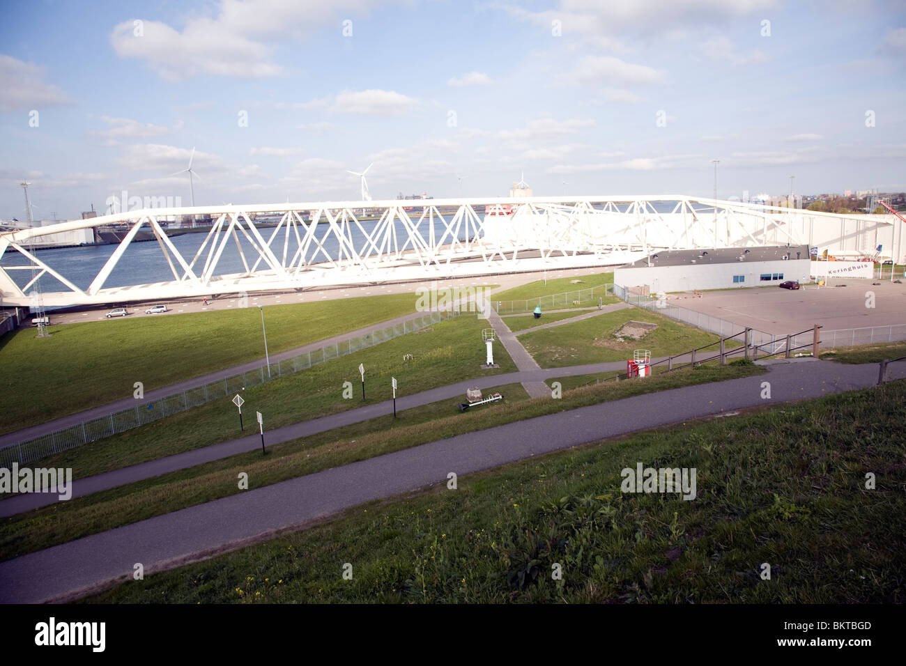 Barriera Maeslant mareggiata flood difesa, nuovo per via navigabile, gancio di Olanda, Rotterdam, Paesi Bassi Foto Stock