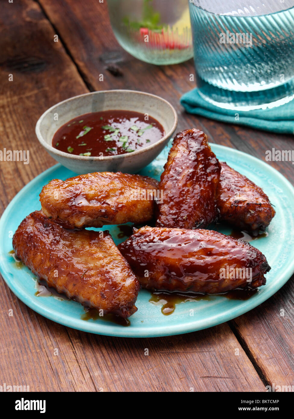 Bbq Ali Di Pollo Con Salsa Barbecue Foto Stock Alamy