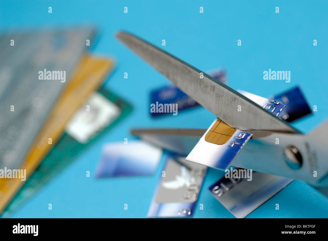 Tagliare su carta di credito Foto Stock