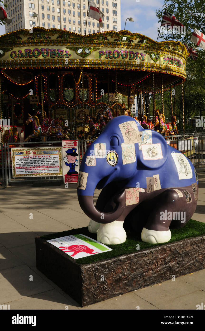 Elephant Parade London 2010 mostra d'arte scultura sulla South Bank di Londra, England, Regno Unito Foto Stock