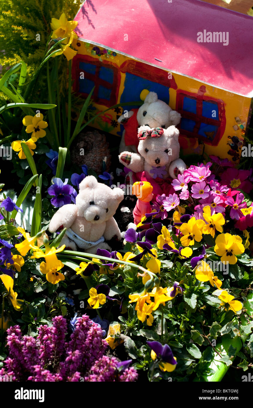 Concorrente in RHS mostrano Cardiff scuola della carriola giardini concorso Foto Stock