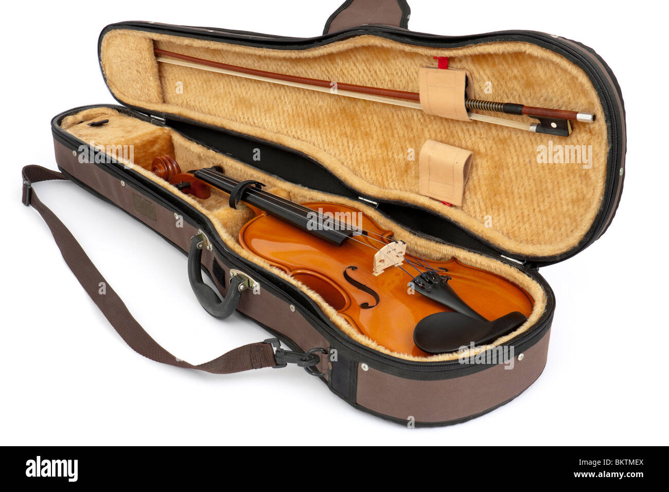 Vintage Andreas Zeller (Stentor) rumeno full-size student violino con archetto in custodia rigida, isolato su sfondo bianco Foto Stock