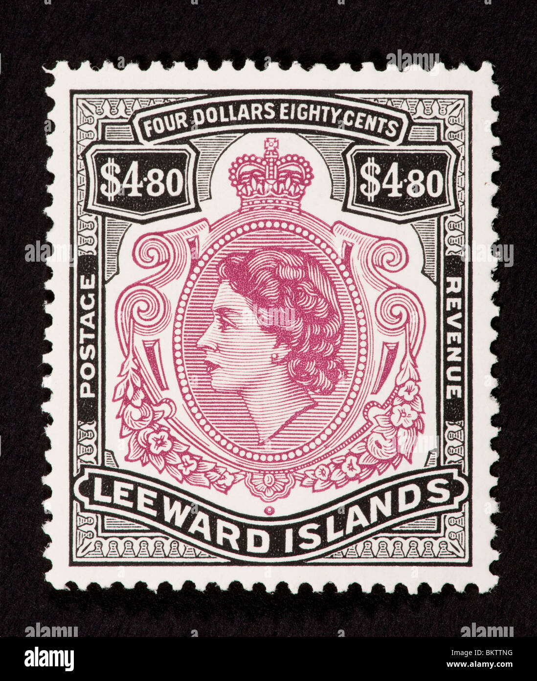 Francobollo da Isole Leeward raffigurante la regina Elisabetta II. Foto Stock