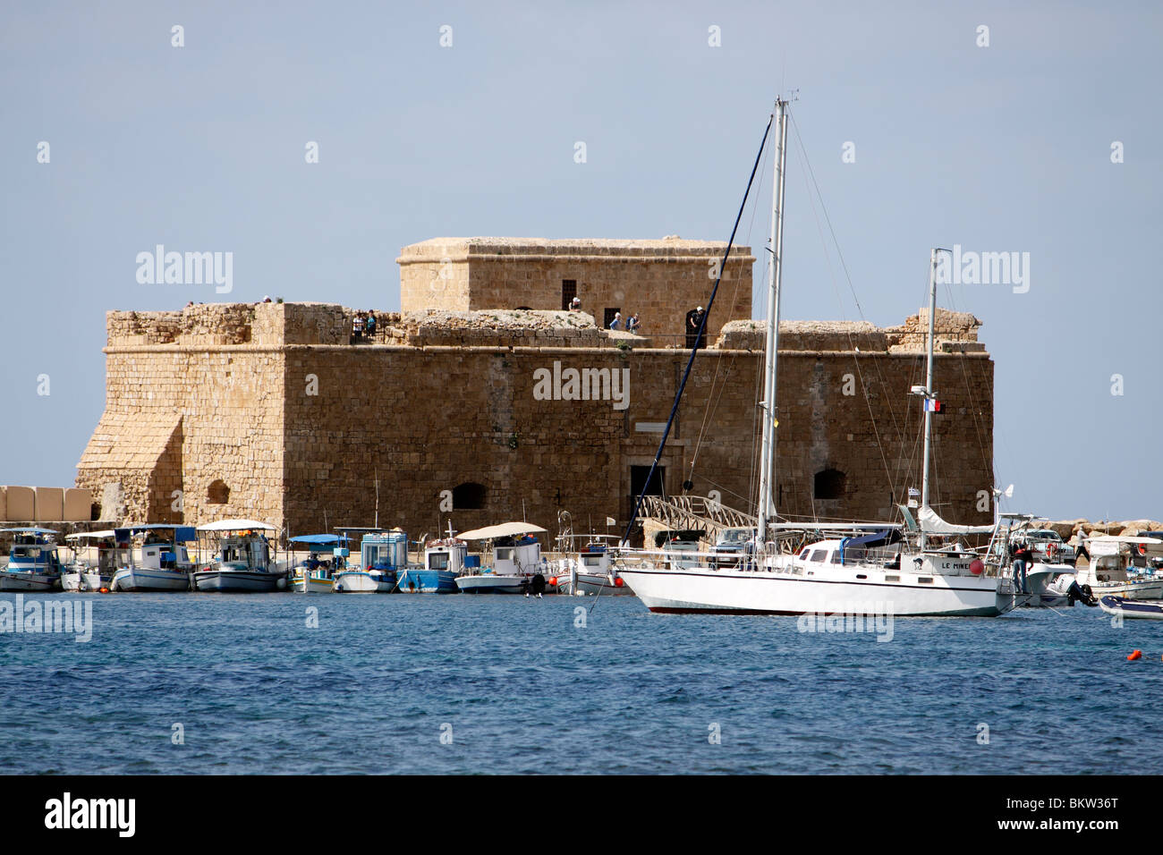 CASTELLO DI PAPHOS E PORTO SULL'ISOLA DI CIPRO. Foto Stock